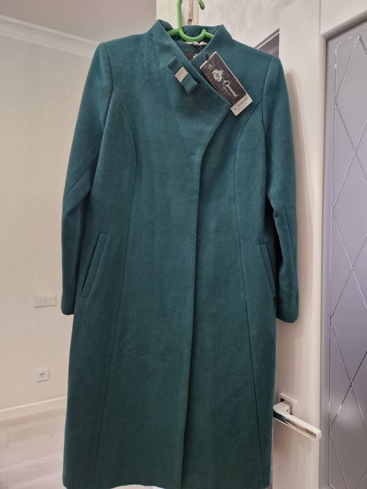 Продам новое кашемировое пальто.