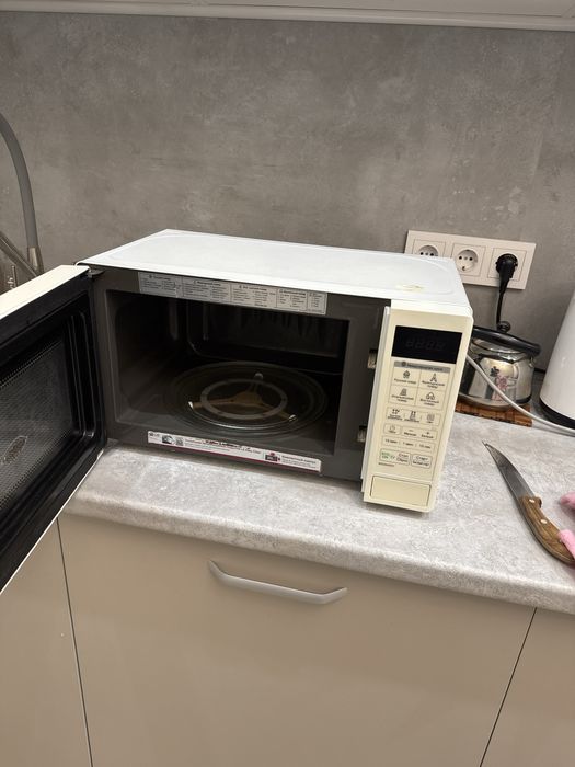 Продам микроволновку LG