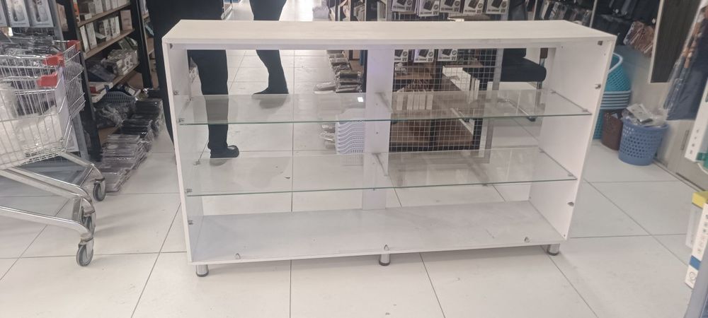 Pastavka stullar sotiladi arzon narxda