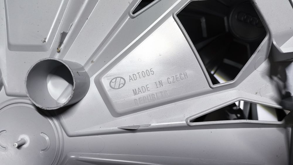 Оригинални капаcи за AUDI 17 цола  OEM 83A 601 147