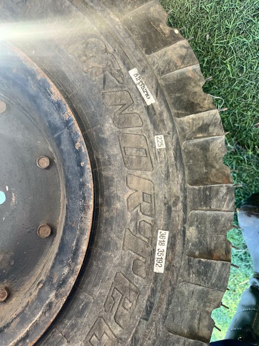 Продам одну шину с диском  размер 9.00-16