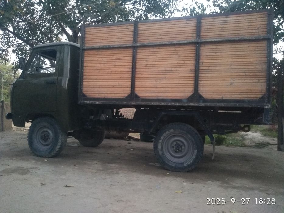 UAZ avto mashinasi
