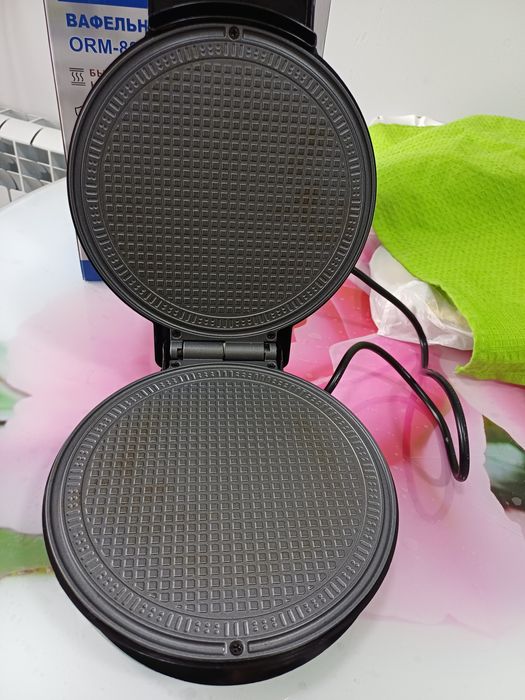 Вафельница новая