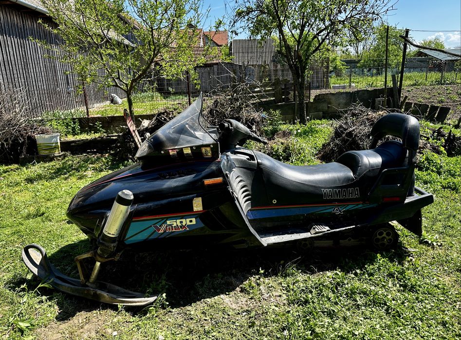 Sanie cu motor Yamaha Vmax 500 – stare foarte bună, raritate!