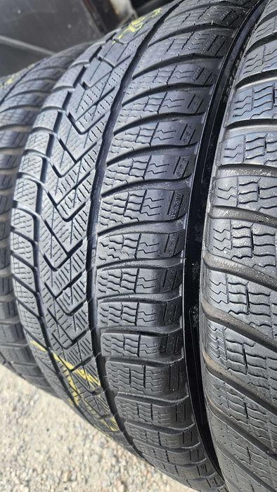# 235/45 R18 • Iarna • Pirelli Sottozero 3 TO Elect PNCS 98V | 4 buc | DOT 2023 | Pret/buc