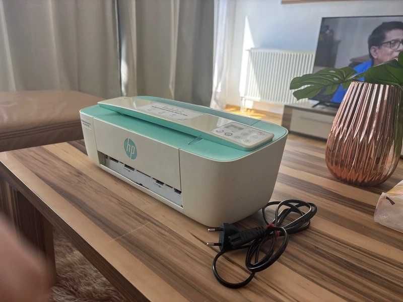 Принтер HP DeskJet 3785 в отлично състояние. Напълно функционален.
