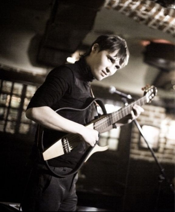 Гитарист, певец на праздник