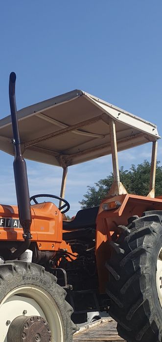 Vând cabina tractor