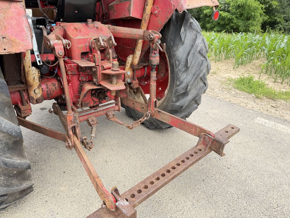Tractor International 353 cu cositoare !