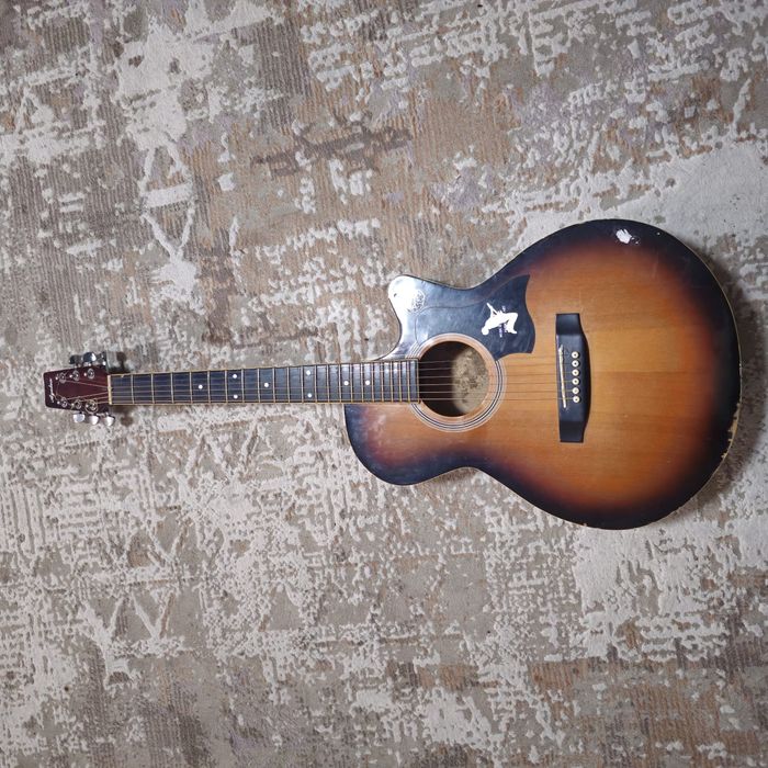 Продам гитару стала ненужна