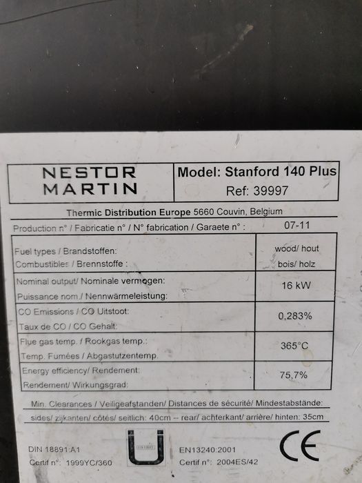 Чугунена печка на дърва