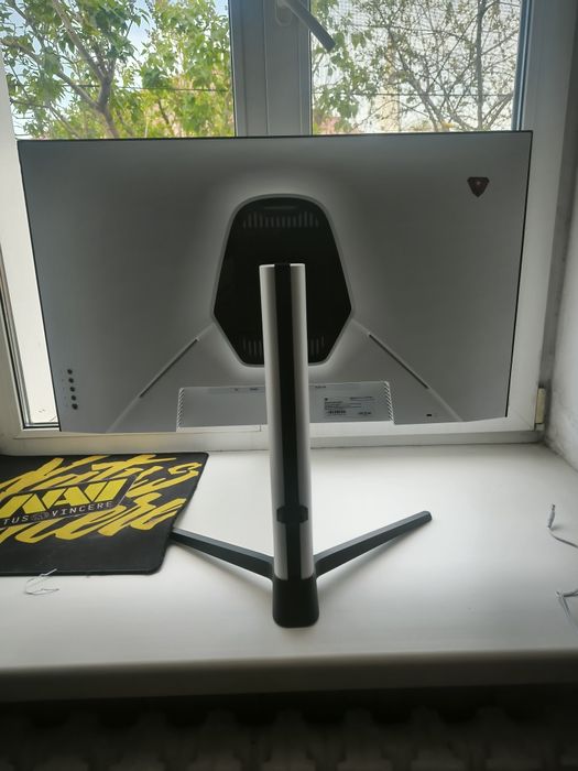 Монитор новый 27"