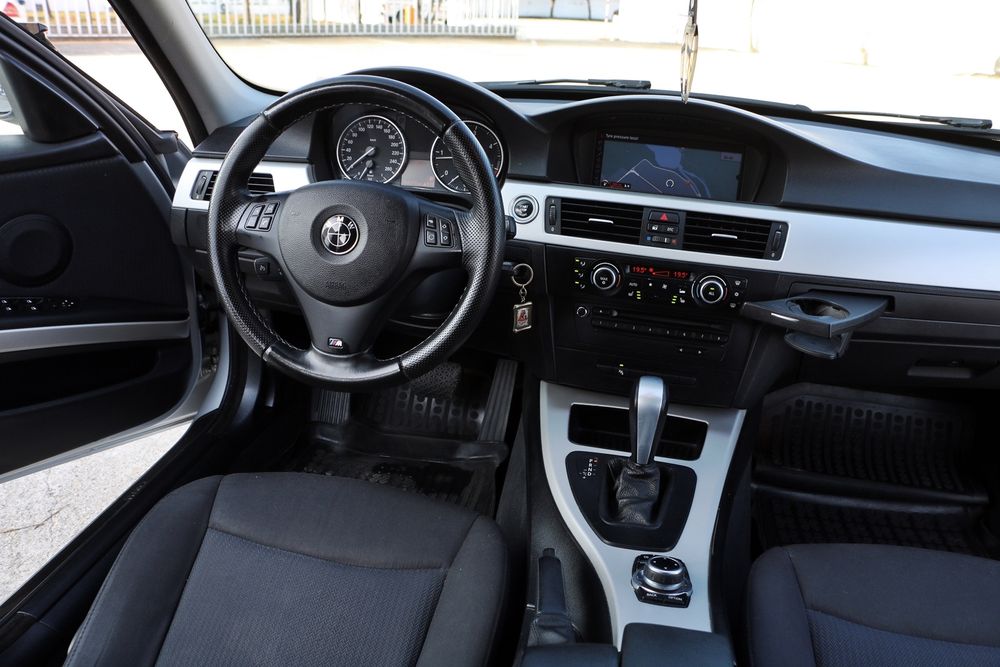 Vand BMW Seria 3 Euro 5 Automat Navi Panoramic Xenon Posibilitate Rate