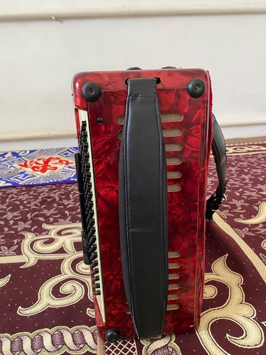 Б/у Баян сатылады