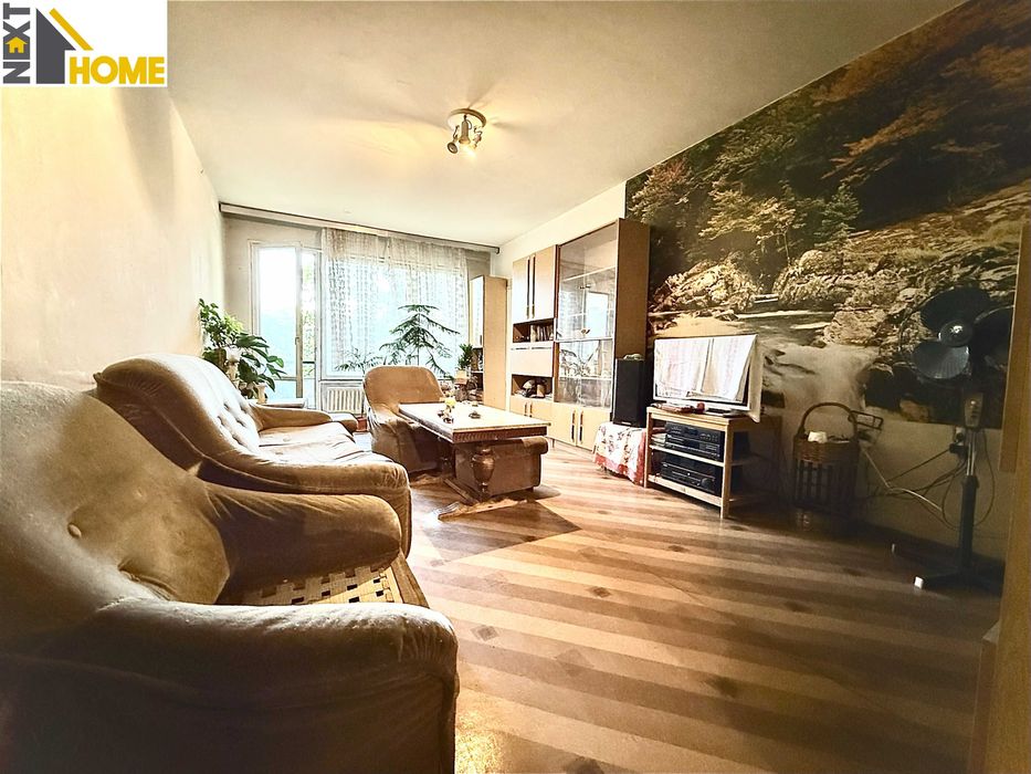 Просторен тристаен апартамент в монолитна жилищна сграда