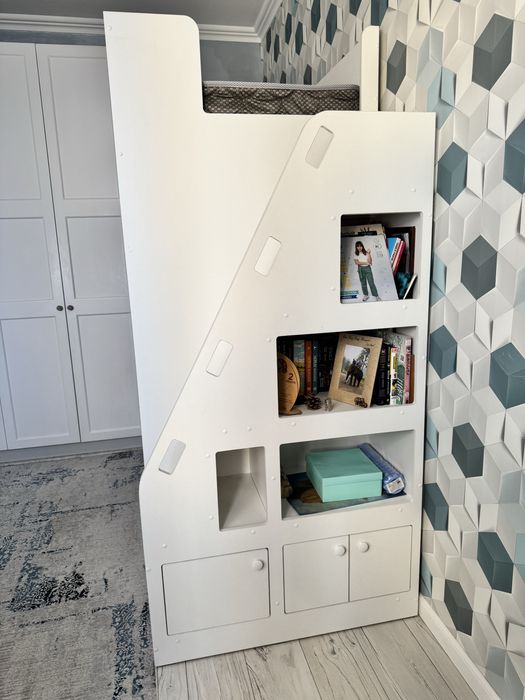 Двухярусная кровать