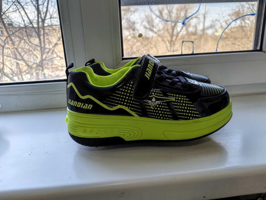 Роликовые кроссовки