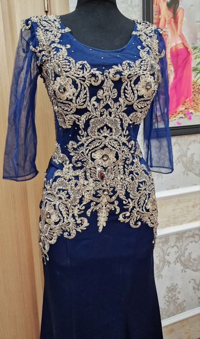 Шикарное,вечернее платье