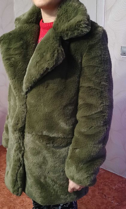 ЧИСТО НОВО зимно палто- масленозелено