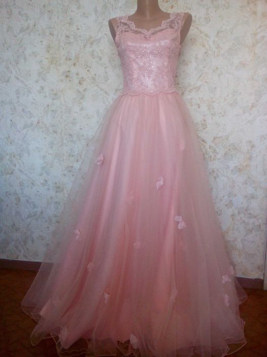Продам платье новое