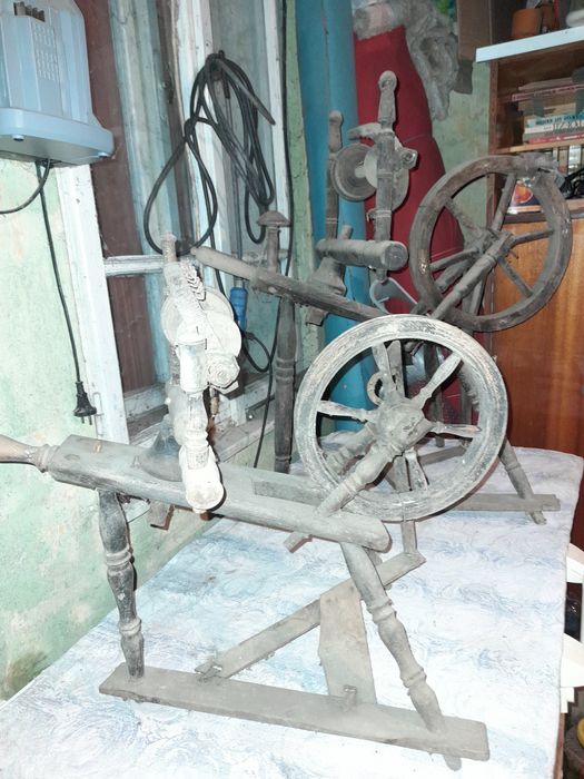 Mașină de tors mare și mică