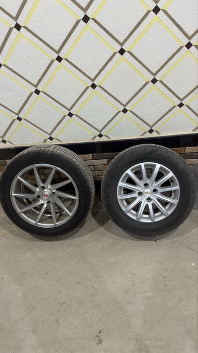 215/55/r17 diska baloni bilan sotiladi VOSSEN