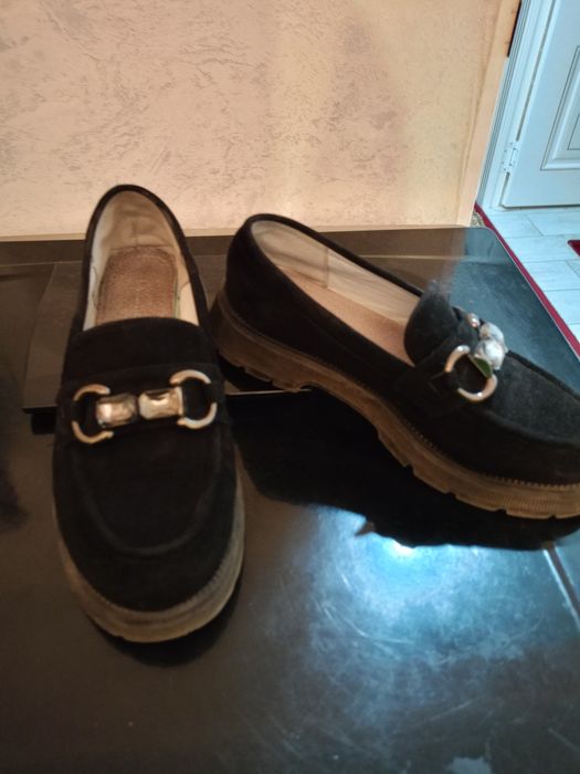 Продаётся туфли замшевый