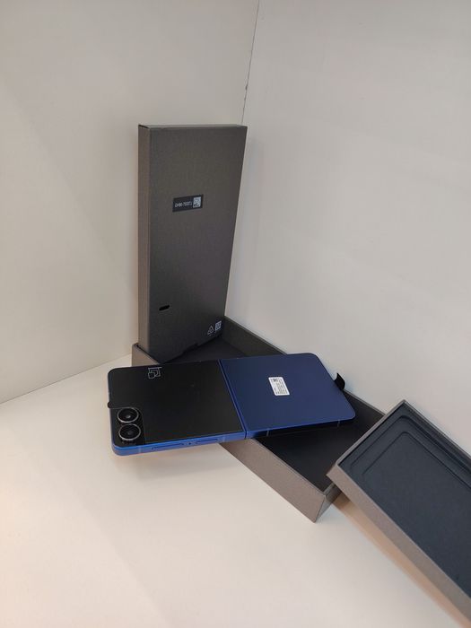 Хб! Samsung Z Flip 7  12 / 512 ЧИСТО НОВ НЕ АКТИВИРАН