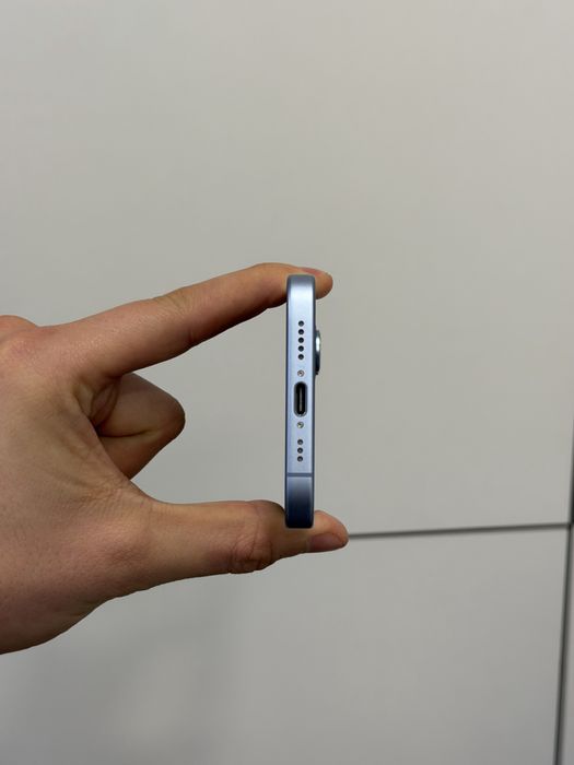 Продавам перфектен iPhone 17