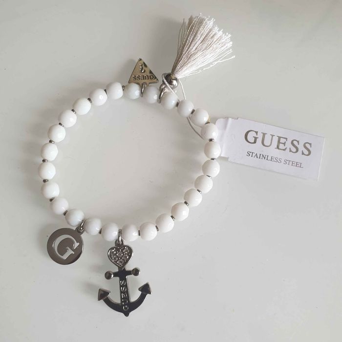 Нова златна гривна Guess с перли и камъчета и сребърна гривна