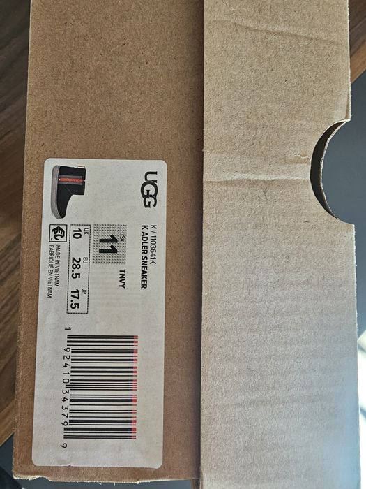 Ugg baieti  marime 28.5