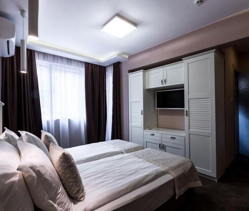 Дава се под наем Двустаен апартамент в Варна, Център - 75 кв.м за 1000 € - Снимка #2