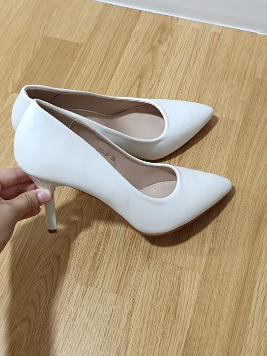 Платья и каблук.