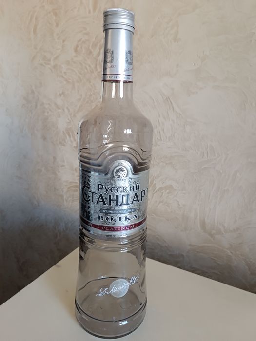 Продам 3-х литровую бутылку