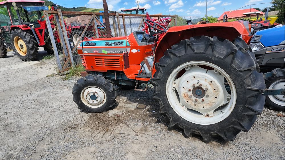 Tractor japonez Kubota ZL1-354