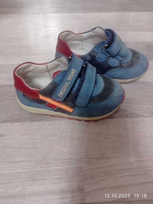 Детские кроссовки