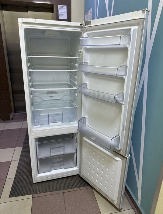 Холодильник срочно продам