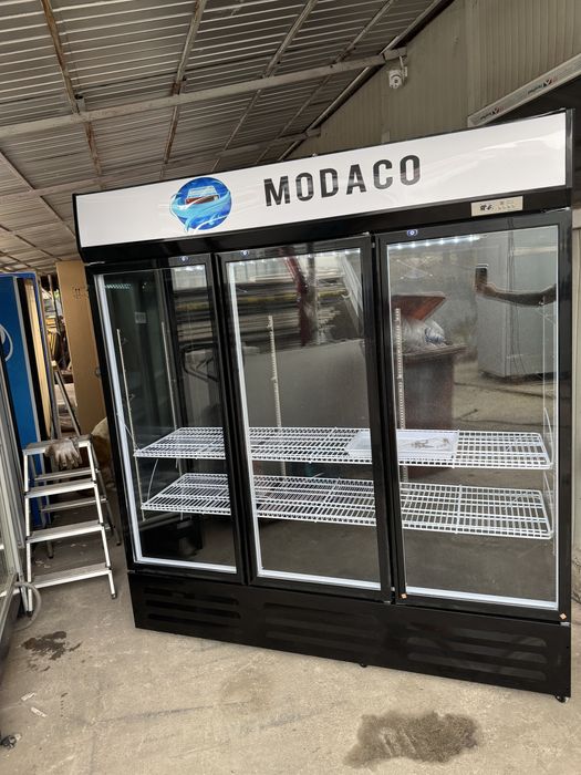 Vitrina frigorifica verticala cu 3 usi