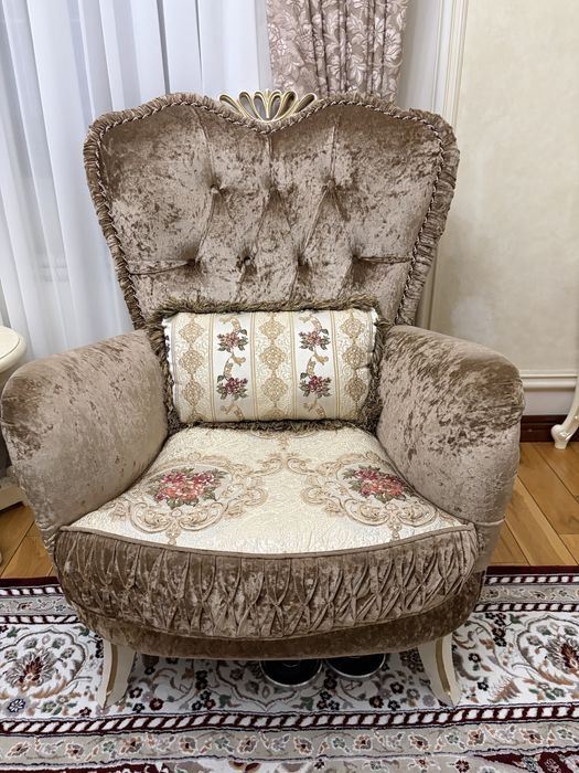 Диван и два кресла