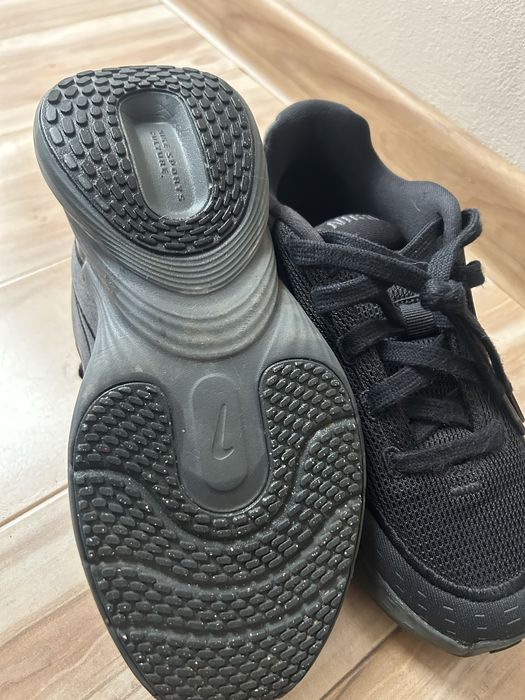 маратонки Nike Uplift SC.