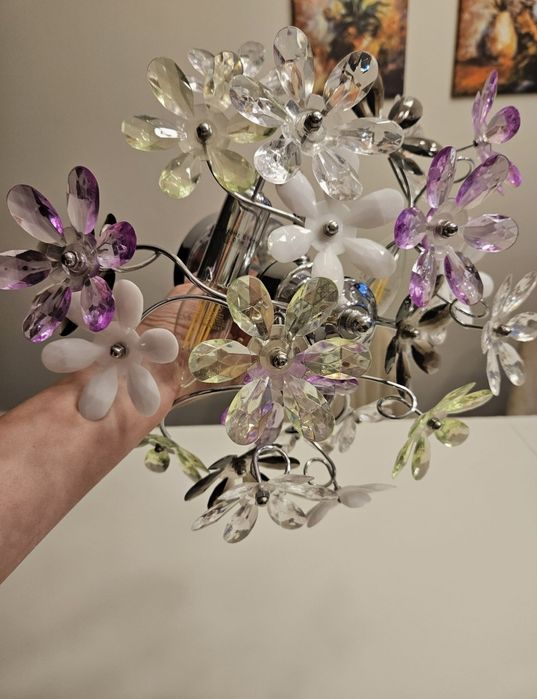 Vand lustra floricele