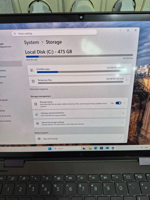 HP Spectre x360 2-in-l Laptop 1 -eu0xxx