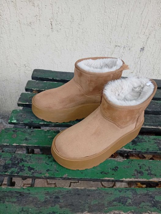 Bershka cizme de iarna imblanite culoare Camel masura 37