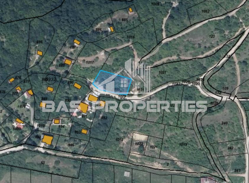 Парцел в София-гр.Нови Искър площ 1000