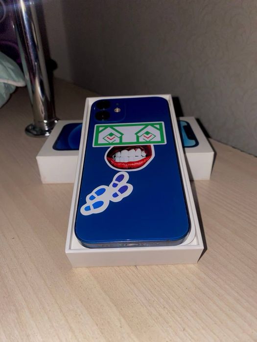 Iphone 12mini с чехлом обмен на мопед предлагайте