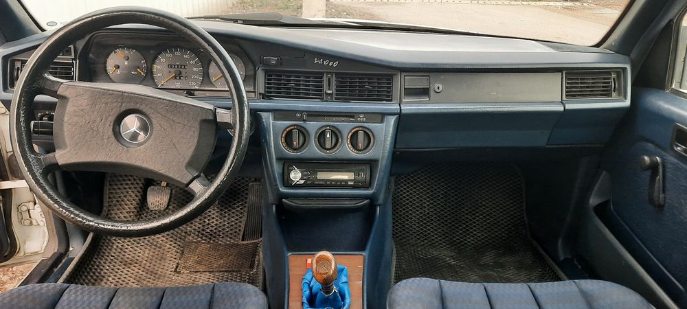 Мерседес 190-тый Объёмом-2.2