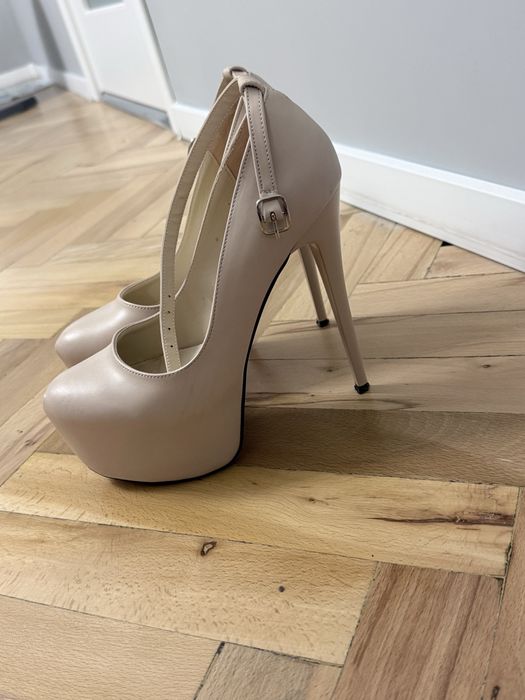 Бежови токчета 39 номер