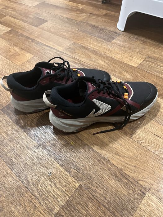 Продам кроссовку Demix