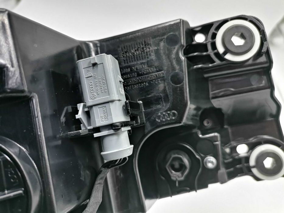 Нов 4N0945208R Audi S8 A8 4N D5 OLED Десен Стоп