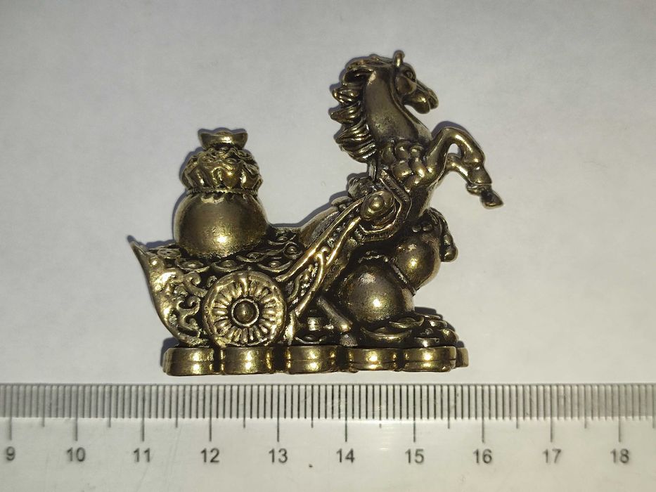 К наступающему китайскому году ЛОШАДИ - бронзовая статуэтка лошади